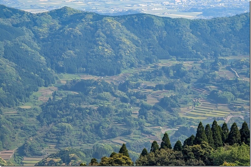 八幡岳山頂付近から見える棚田（大平の棚田、南川原の棚田、蕨野の棚田）