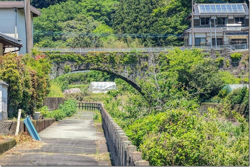 「食の駅あきちゃん」からすぐの場所にある石橋「立門橋」