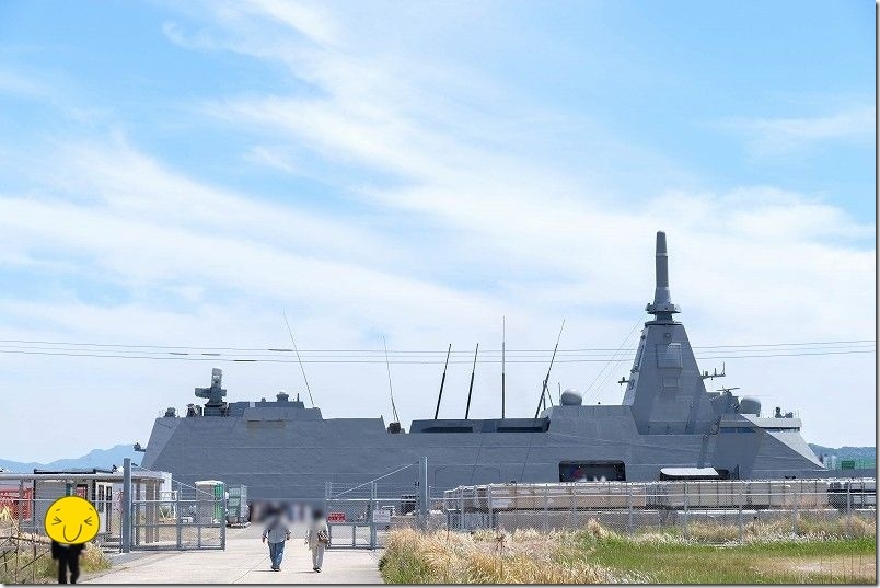 唐津東港の駐車場からすでに護衛艦「のしろ」の船体が見えた