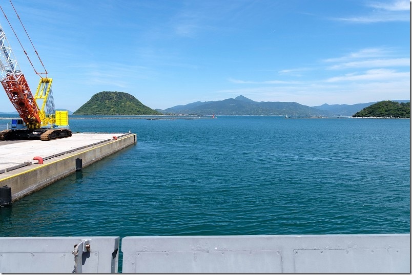 護衛艦「のしろ」の最後部から唐津・高島