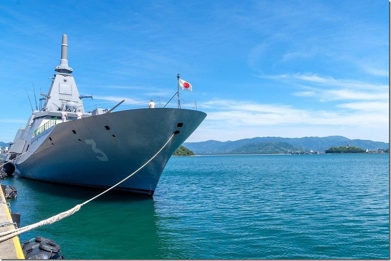 海上自衛隊 護衛艦「のしろ」｜バックに唐津城