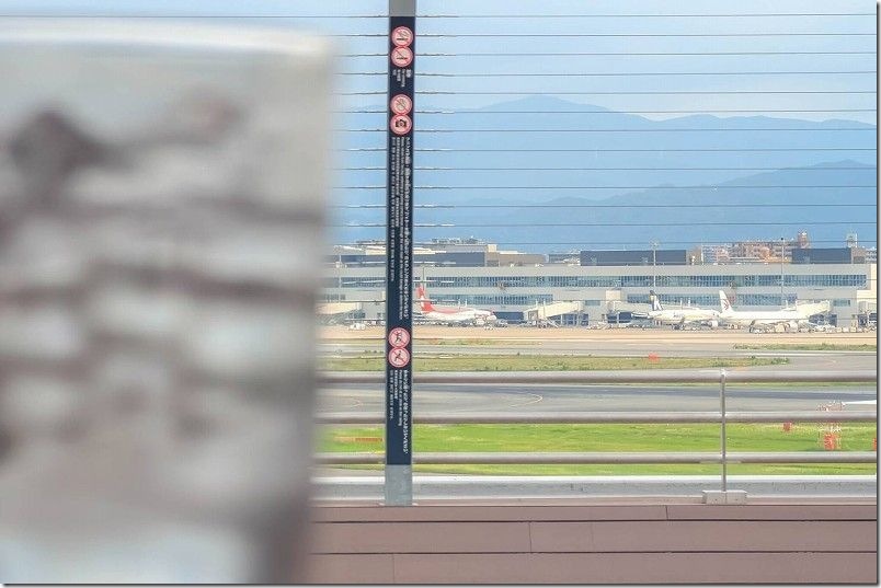 福岡空港・ビアガーデン 離着陸する飛行機を眺めつつ焼酎 福岡空港・ビアガーデン 離着陸する飛行機を眺めつつ焼酎
