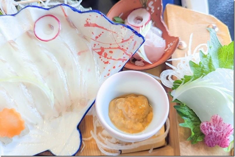 壱岐・繁屋千賀荘の夕食｜刺身・ウニ・ヒラメ・アヲハタ・アオリイカ