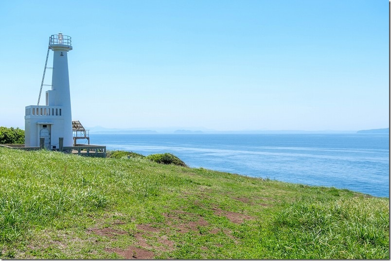 海豚鼻灯台｜草原と灯台と海の絶景スポット