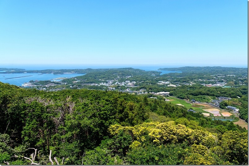 岳ノ辻展望台からの展望・島全景
