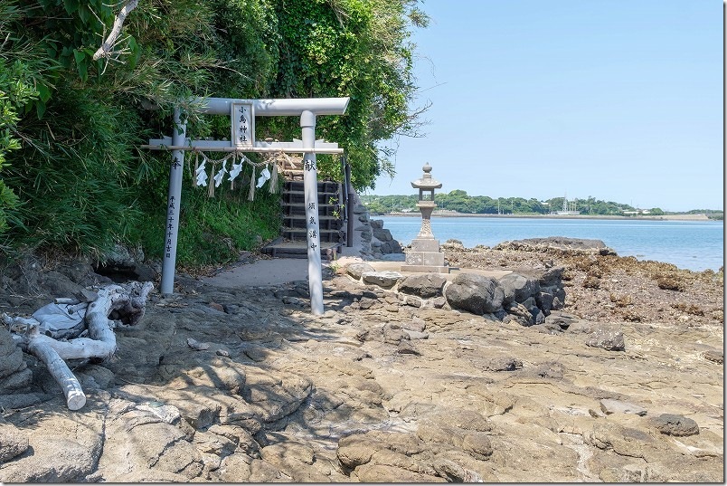 壱岐・小島神社の本殿に参拝する階段｜島の裏側