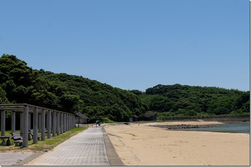 壱岐・ツインビーチ（小水浜海水浴場）の砂浜・ベンチ