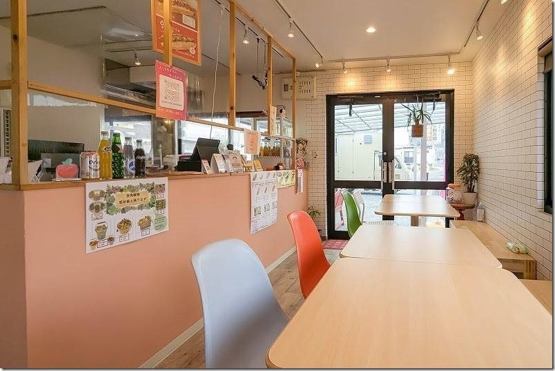 ホットドッグハウス りんごちゃんの店内｜福岡市西区