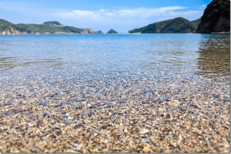 串山海水浴場は、島に囲まれた綺麗な砂浜｜壱岐旅で一番の透明度だった海