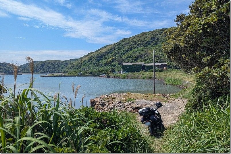 柄杓粒の柱状節理・御手洗防波堤への道｜砂利道の終点