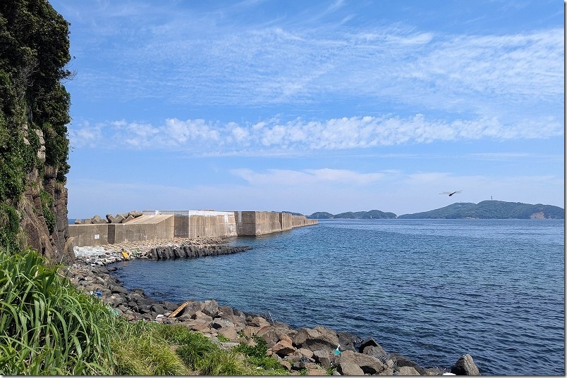 柄杓粒の柱状節理・御手洗防波堤への道｜岩場・テトラを歩く