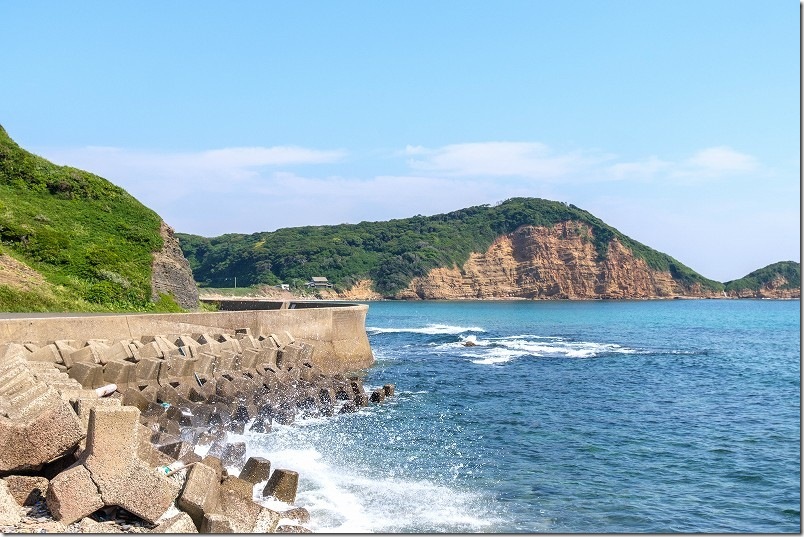 壱岐の土台石の断崖と海