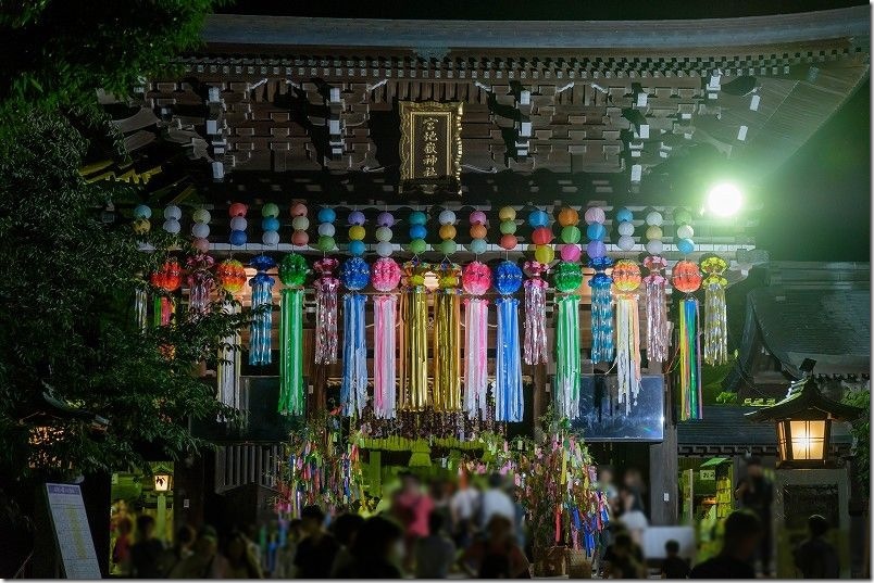宮地嶽神社・楼門の七夕飾りライトアップ
