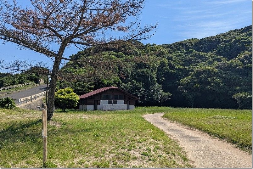 壱岐・串山無料キャンプ場｜トイレやキャンプ場内の道路
