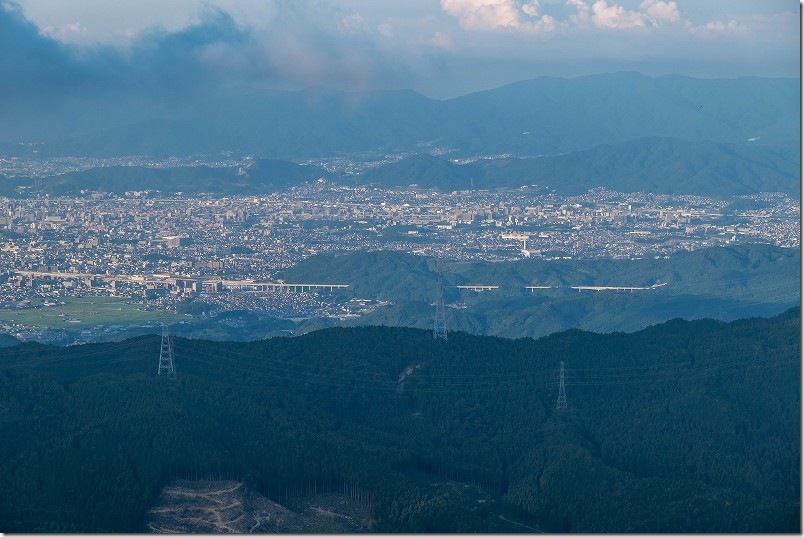 脊振山から見た高架を走る九州新幹線|那珂川市方面 脊振山から見た高架を走る九州新幹線|那珂川市方面