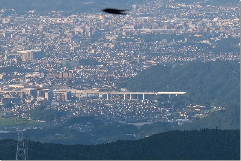 脊振山から見た高架を走る九州新幹線|那珂川市方面 脊振山から見た高架を走る九州新幹線|那珂川市方面