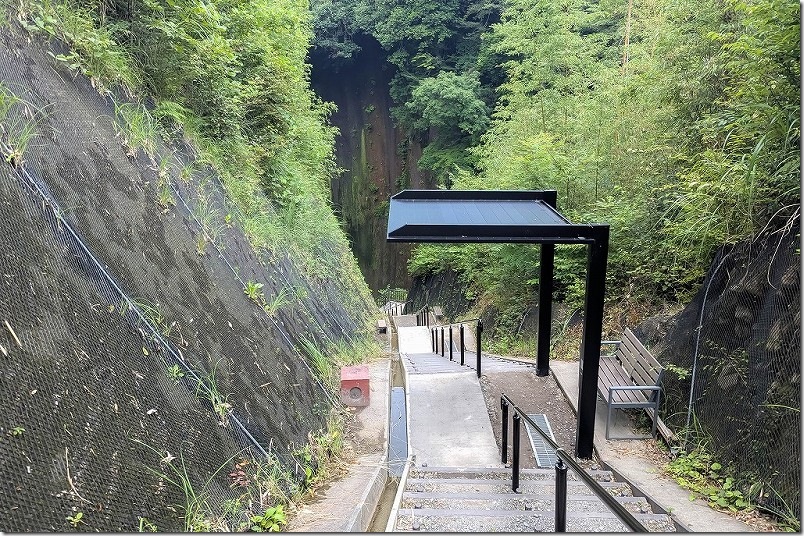 由布川峡谷の200段の階段｜新猿渡入り口（上から見下ろす）