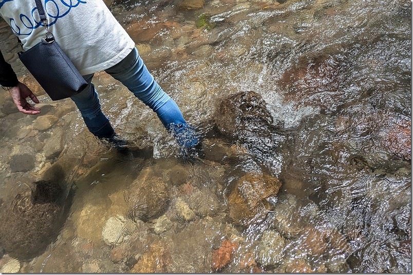 由布川峡谷の水流や深さ｜降り口付近