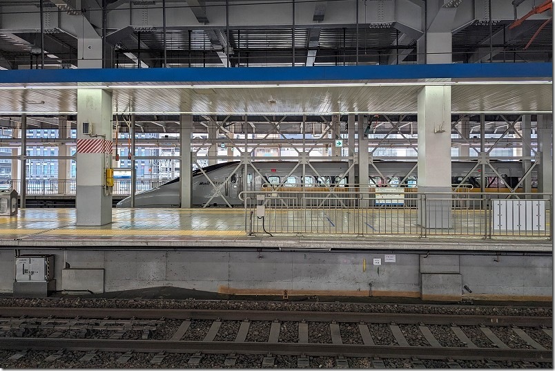 700系レールスター|博多駅停車中 700系レールスター|博多駅停車中