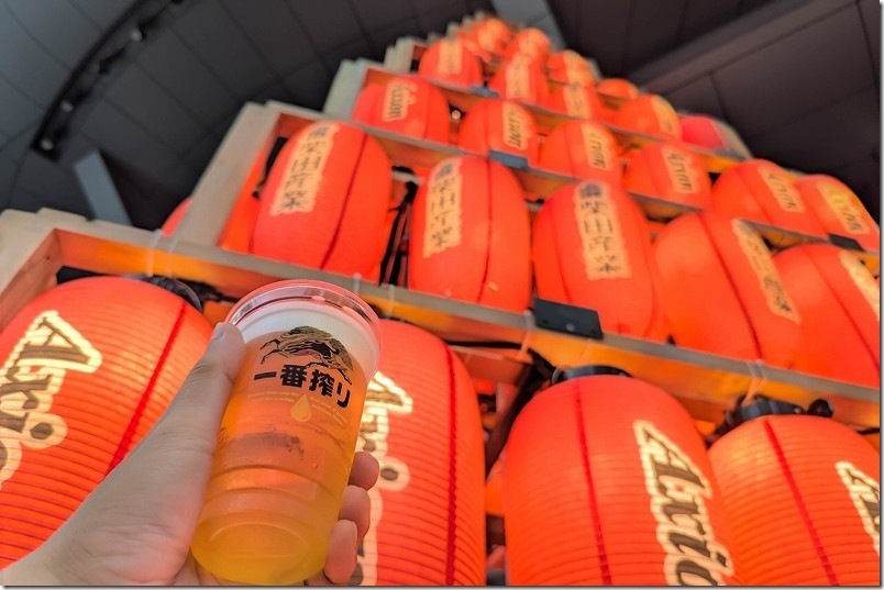 はかた夏祭りの提灯やぐらと生ビール はかた夏祭りの提灯やぐらと生ビール