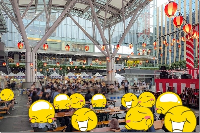 JR博多駅前広場の夏祭り会場|飲食にたくさんのテーブル席 JR博多駅前広場の夏祭り会場|飲食にたくさんのテーブル席