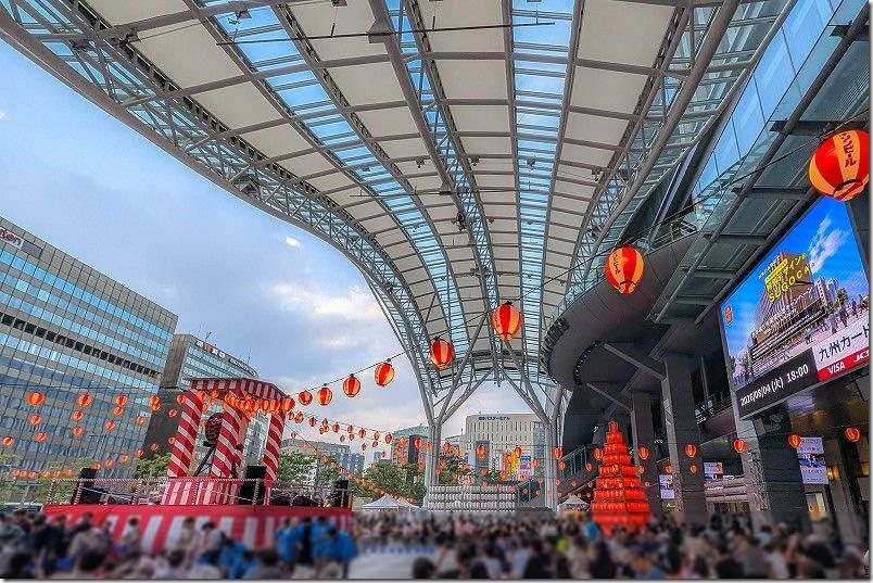 JR博多駅前広場の夏祭り会場の雰囲気 JR博多駅前広場の夏祭り会場の雰囲気