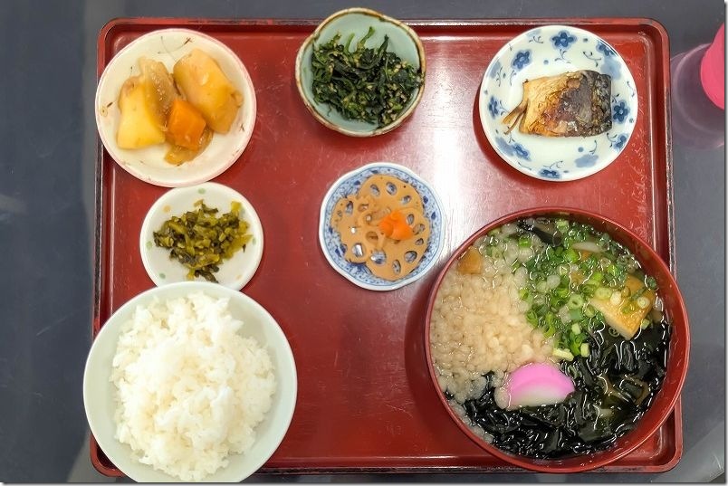 うどん定食700円｜「道の駅 しんよしとみ」内の「うどんちゃん」