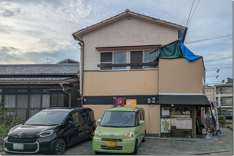 唐揚専門店 鶏屋山﨑 姪浜店の駐車場 唐揚専門店 鶏屋山﨑 姪浜店の駐車場