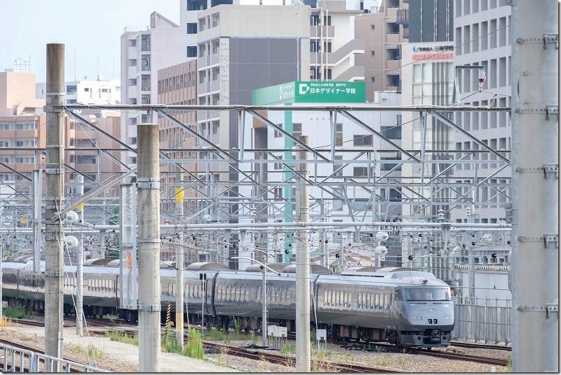 博多駅を出た787系リレーかもめ(新幹線ホーム11番から撮影) 博多駅を出た787系リレーかもめ(新幹線ホーム11番から撮影)