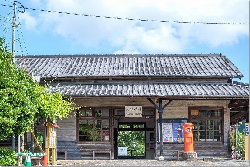 夏の油須原駅の駅舎|九州で最古の木造駅舎 夏の油須原駅の駅舎|九州で最古の木造駅舎