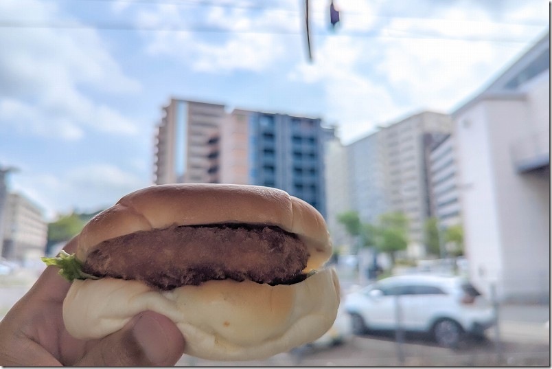 シロヤのコロッケサンド 250円|新飯塚駅のベンチで食べた シロヤのコロッケサンド 250円|新飯塚駅のベンチで食べた