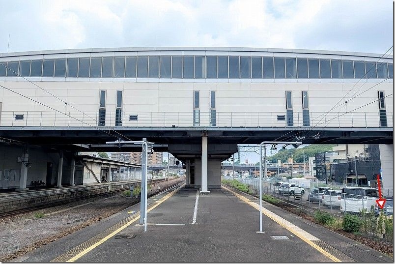 新飯塚 3番線|後藤寺線の0キロポスト発見(駅全景での場所) 新飯塚 3番線|後藤寺線の0キロポスト発見(駅全景での場所)
