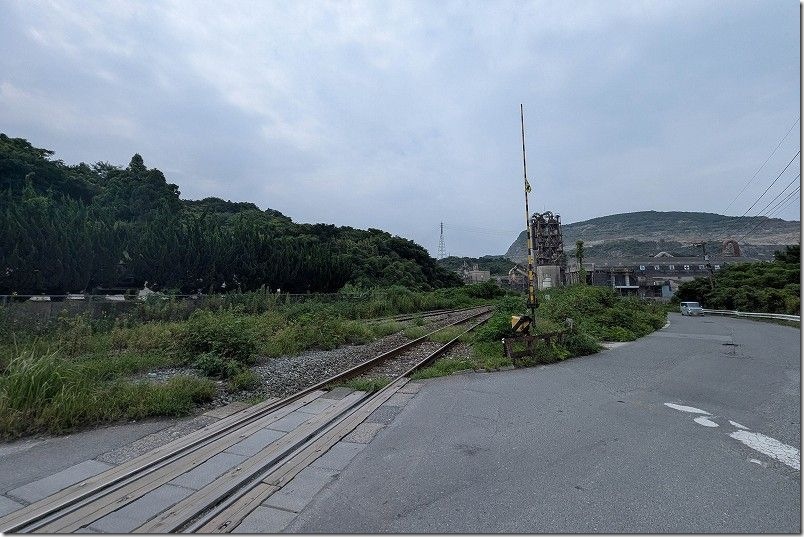 船尾駅でセメント工場と列車を撮影した日鉄1踏切|撮影ポイント 船尾駅でセメント工場と列車を撮影した日鉄1踏切|撮影ポイント