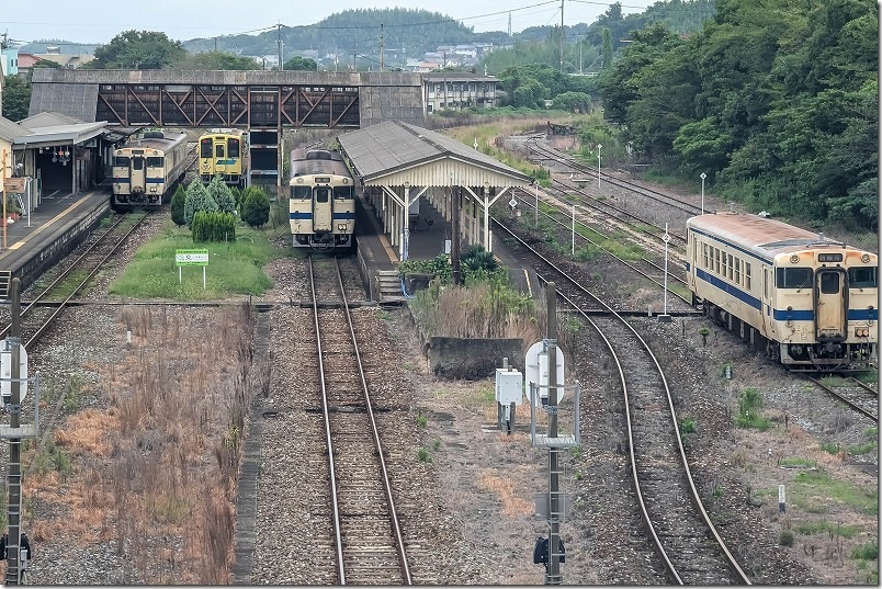 田川後藤寺駅へ停車中の列車|高架橋から撮影 田川後藤寺駅へ停車中の列車|高架橋から撮影