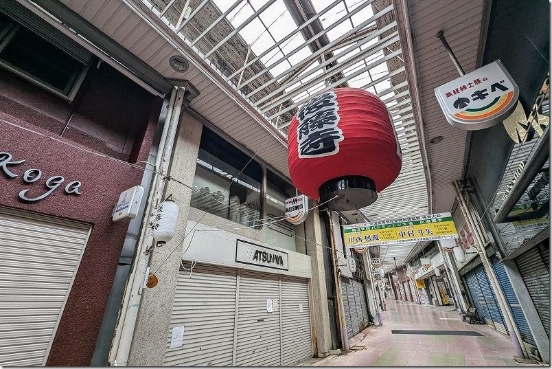 田川ごとうじ銀天街のアーケードにかかる大提灯 田川ごとうじ銀天街のアーケードにかかる大提灯