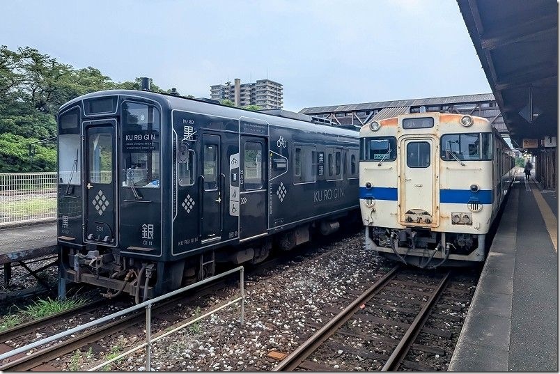田川後藤寺駅に停車する黒銀(平成筑豊鉄道)とキハ40系(キハ47形) 田川後藤寺駅に停車する黒銀(平成筑豊鉄道)とキハ40系(キハ47形)