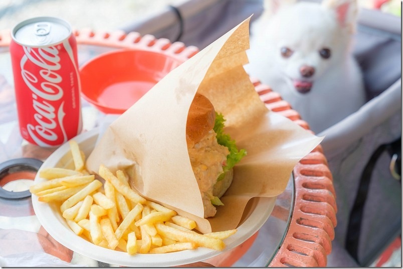 ハンバーガーショップ ベロニカのドリンク、ハンバーガー、ポテトのセット