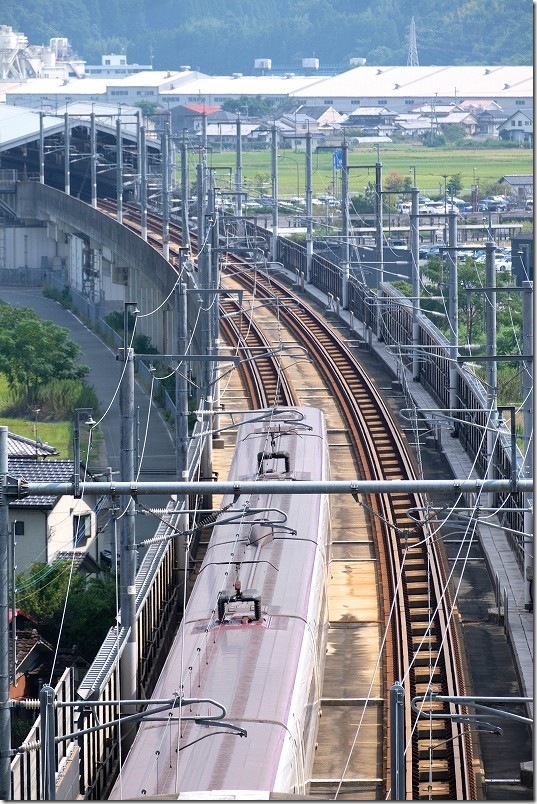 800系の九州新幹線「つばめ」を撮影|新玉名駅近くのトンネルを抜けた所 800系の九州新幹線「つばめ」を撮影|新玉名駅近くのトンネルを抜けた所