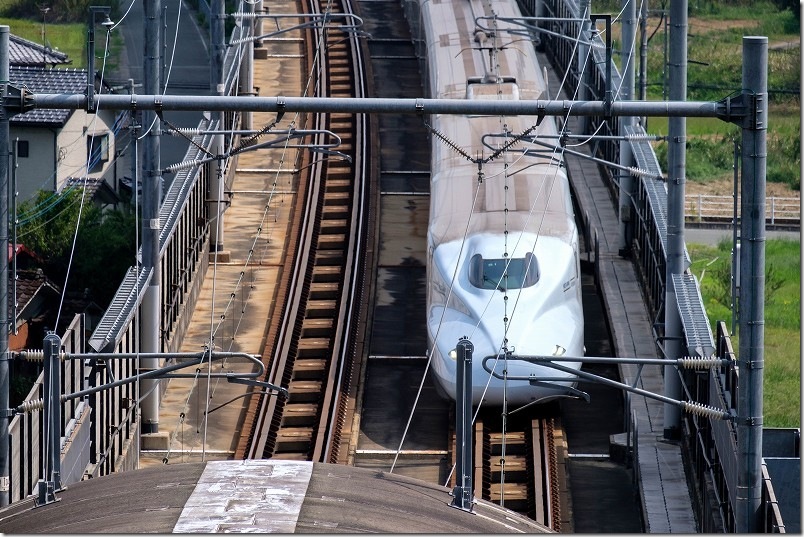 N700系の九州新幹線「さくら」を撮影|新玉名駅を通過し大坊トンネルへ差し掛かる N700系の九州新幹線「さくら」を撮影|新玉名駅を通過し大坊トンネルへ差し掛かる