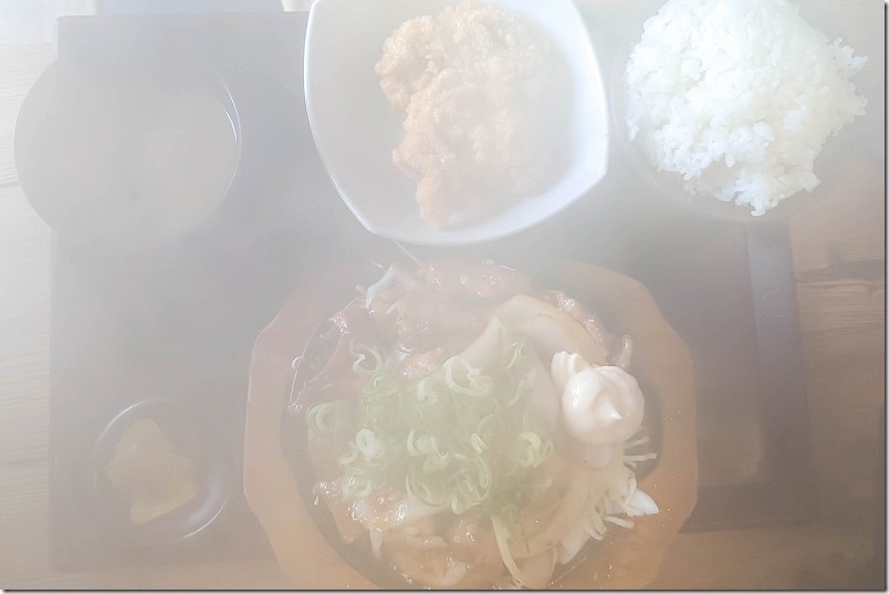 豚屋食堂でランチを食す！｜あつあつ鉄板で湯気がもーもー