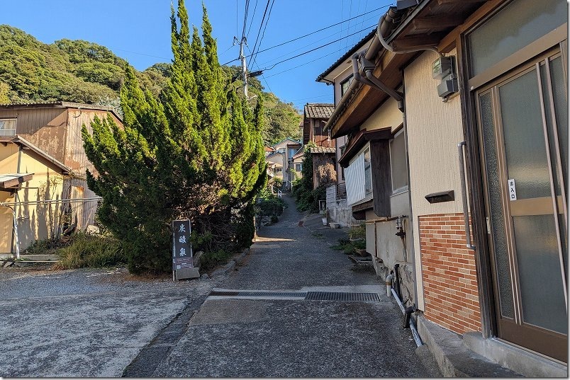細い路地を進んで雲仙小浜炭酸泉へ 細い路地を進んで雲仙小浜炭酸泉へ
