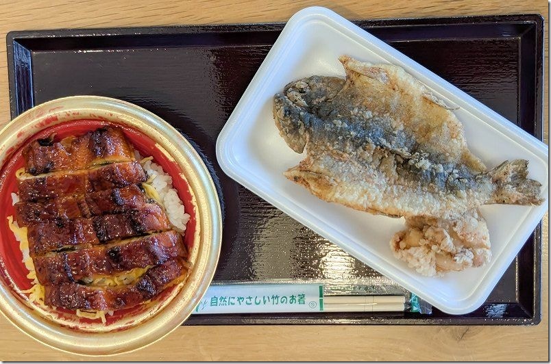 うな丼とニジマスの唐揚げ、鶏の唐揚げ|道の駅おふくの食堂「TSURUSEN 於福」 うな丼とニジマスの唐揚げ、鶏の唐揚げ|道の駅おふくの食堂「TSURUSEN 於福」