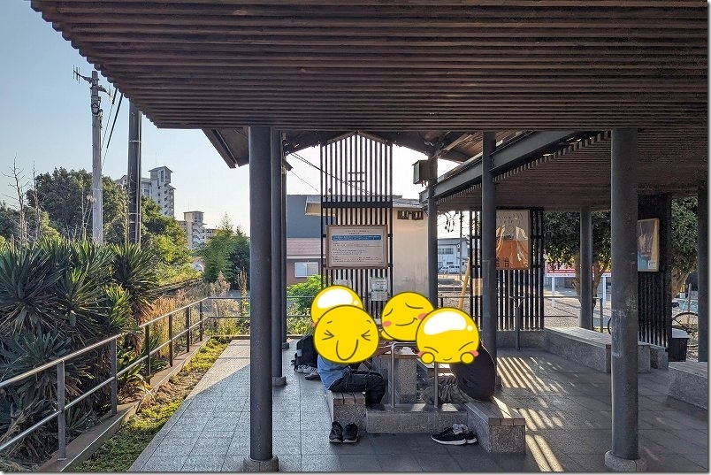 湯田温泉駅の足湯|たくさんの人でにぎわう 湯田温泉駅の足湯|たくさんの人でにぎわう